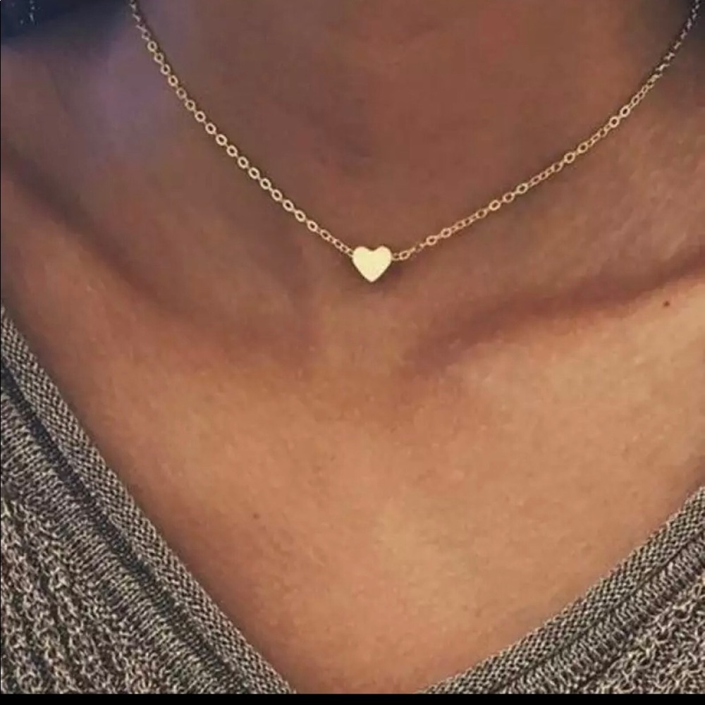 Dainty gold tone heart necklace 💖